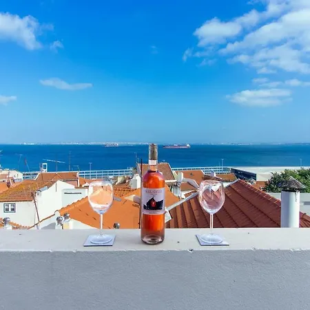 Апартаменти Lovelystay - Turquoise River View Ii *