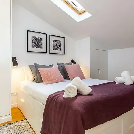 Апартаменти Lovelystay - Turquoise River View Ii