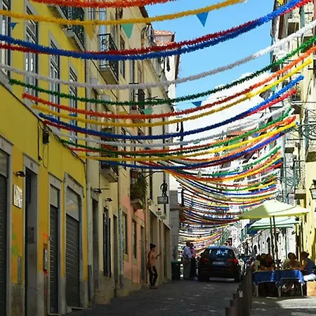 Апартаменти Lovelystay - Turquoise River View Ii