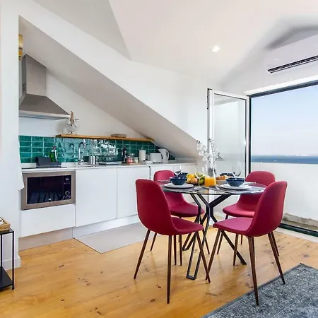 Апартаменти Lovelystay - Turquoise River View Ii