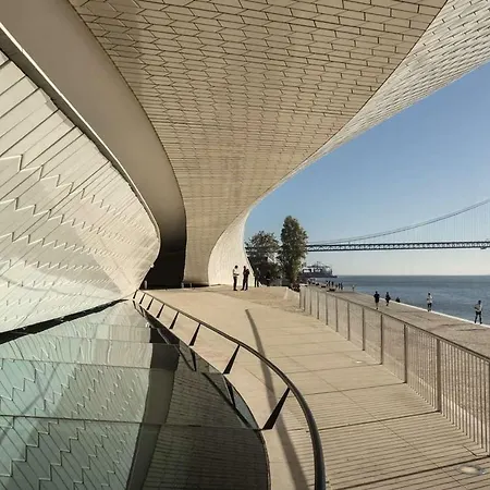 Lovelystay - Turquoise River View Ii * ליסבון